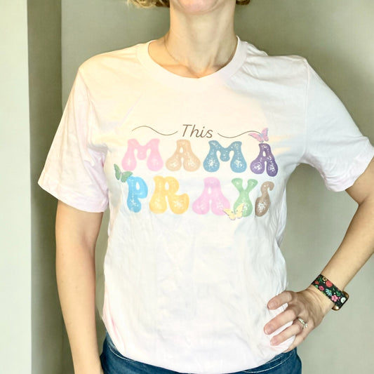 This Mama Prays - T-shirt